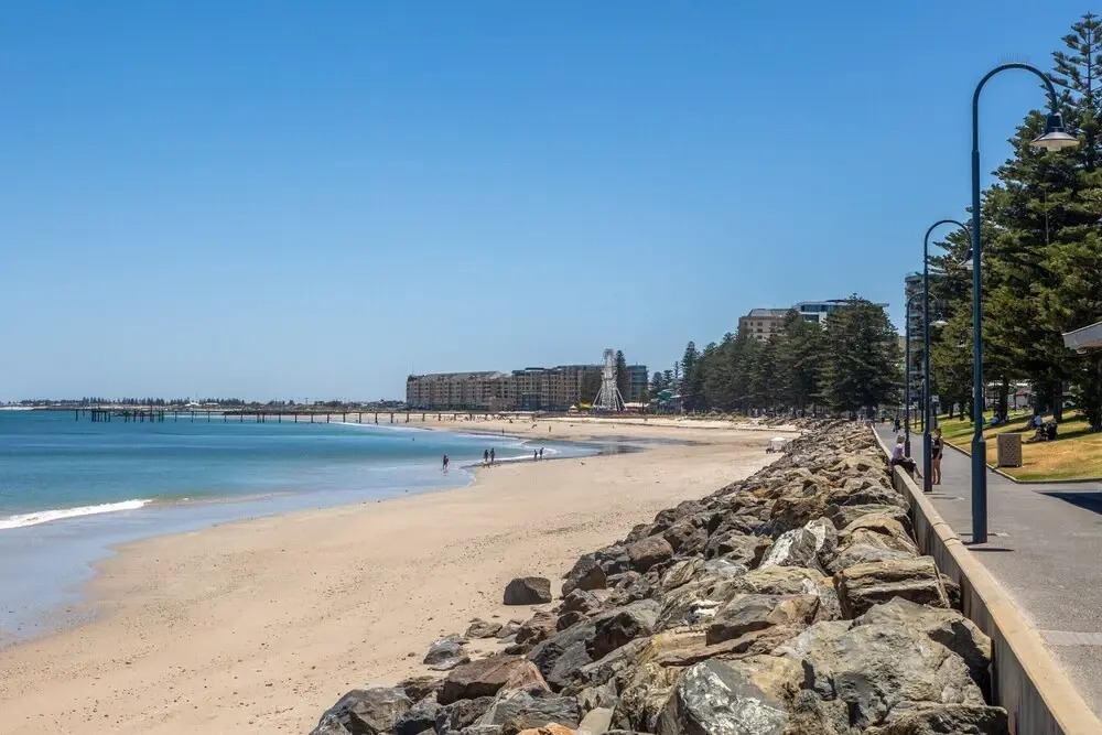 Elegant 3-bed Home From Sunny Glenelg Beach