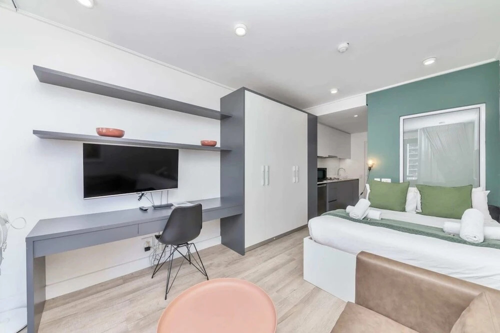 Stunning Studio Apartment With Balcony, Woodstock!