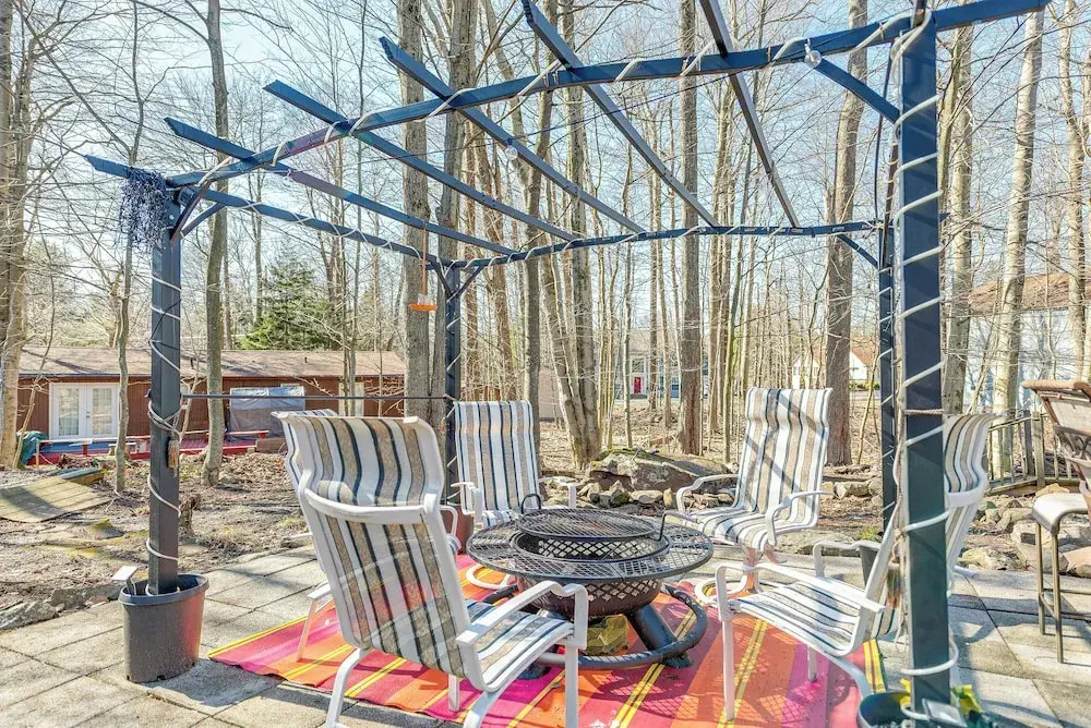 Tobyhanna Home w/ Fire Pit: 1 Mi to Lake Carobeth!
