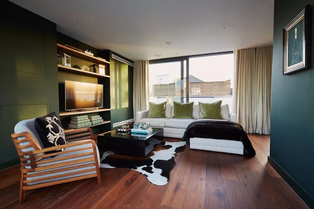 4 Bedroom House in Battersea Sleeps 7