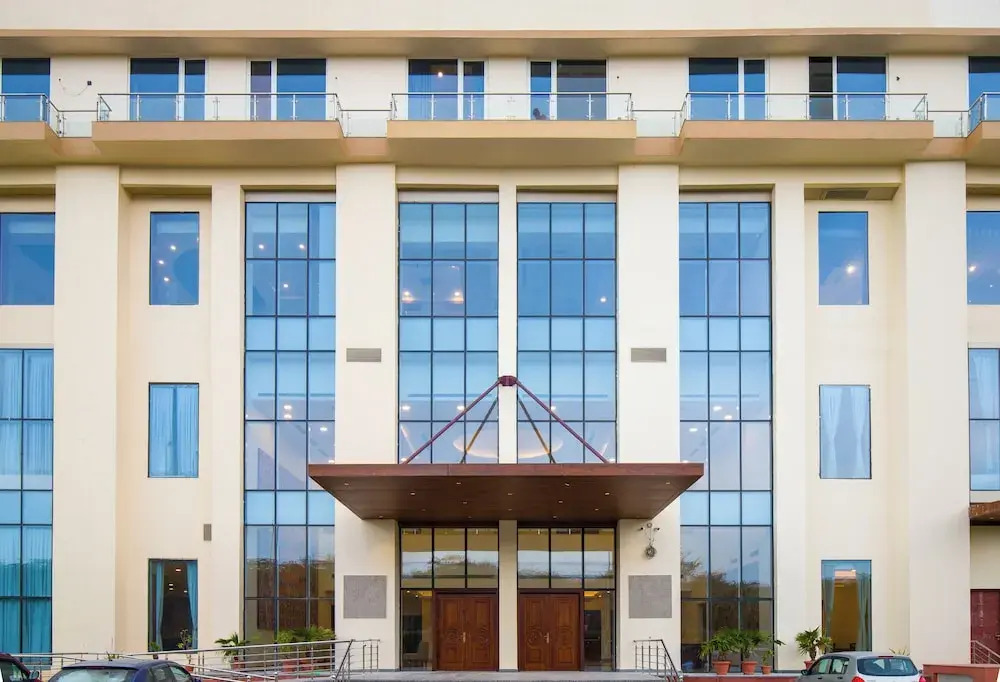 Eternal Oasis by Alaya Stays, Golf Course Road