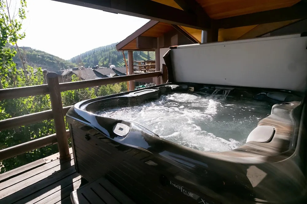 One Bedroom Townhouse with Hot Tub