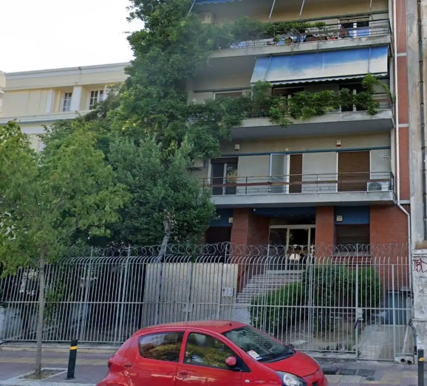 Artistic apartment in the middle of everything  by VillaRentalsgr