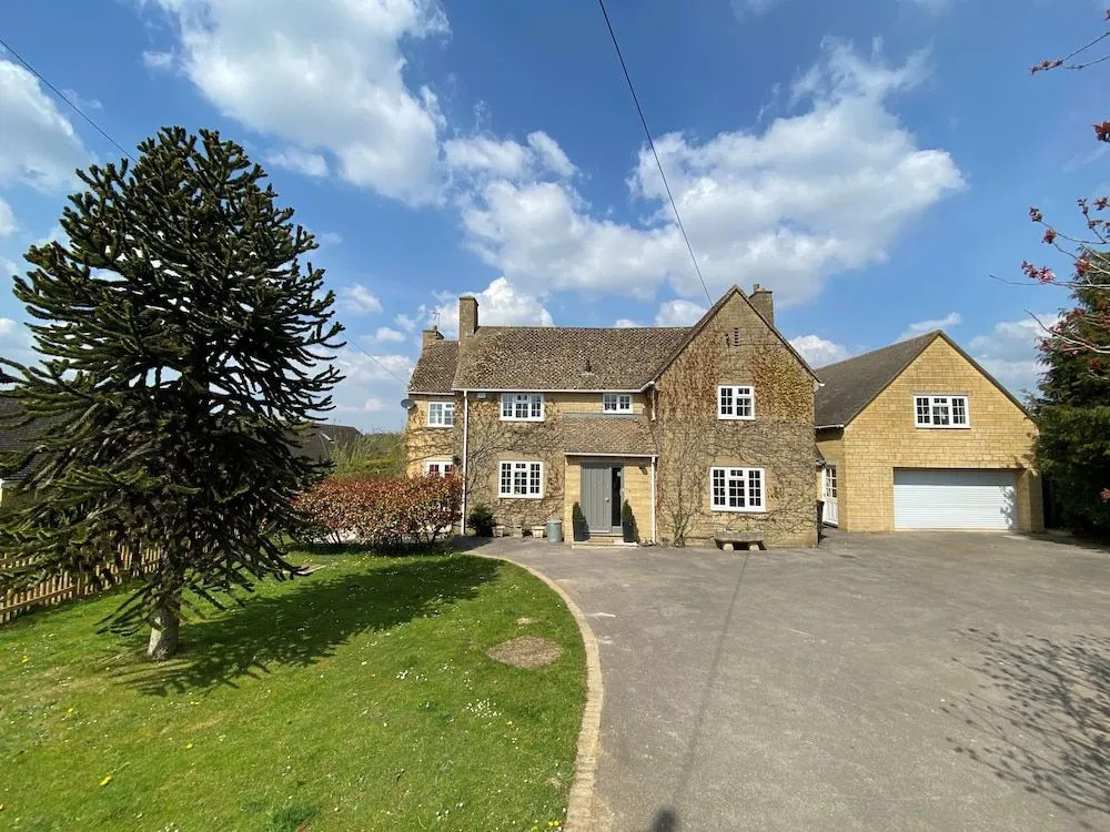 Cotswold Lodge