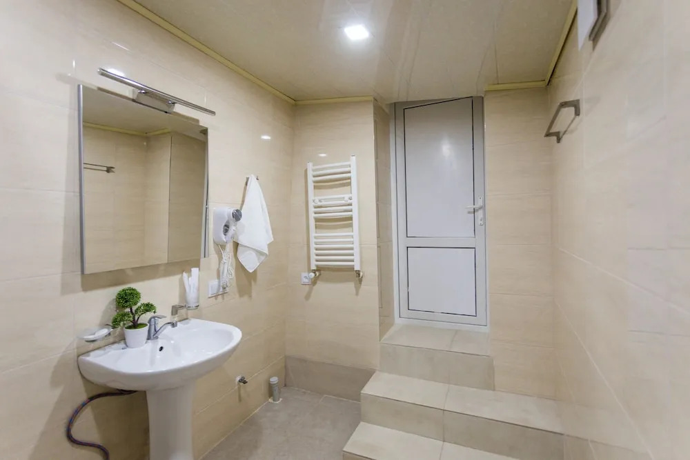 Falcon Apartments - Saperavi