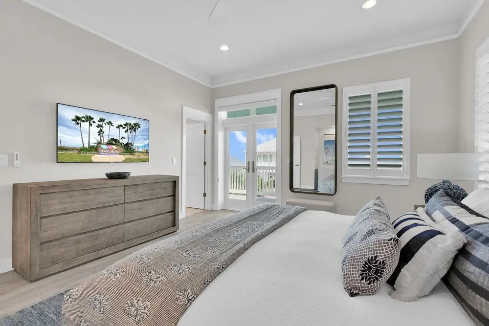 Kite One - Private Bayside Home With Pool And Hot Tub 4 Bedroom Home by RedAwning