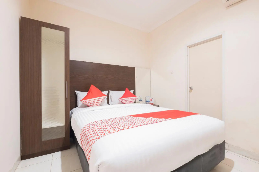 OYO 317 New Legend Hotel