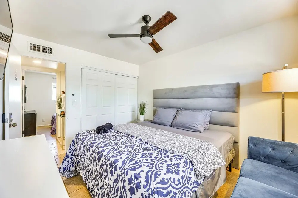 3 Mi to Dtwn Mesa: Home w/ Fenced Backyard!