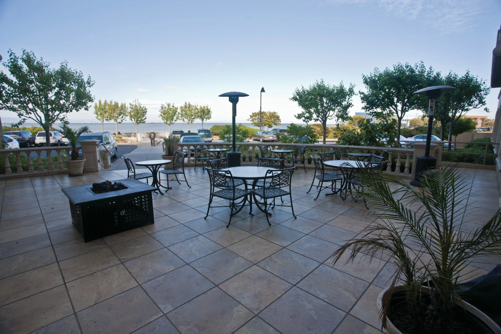 Bay Landing Hotel