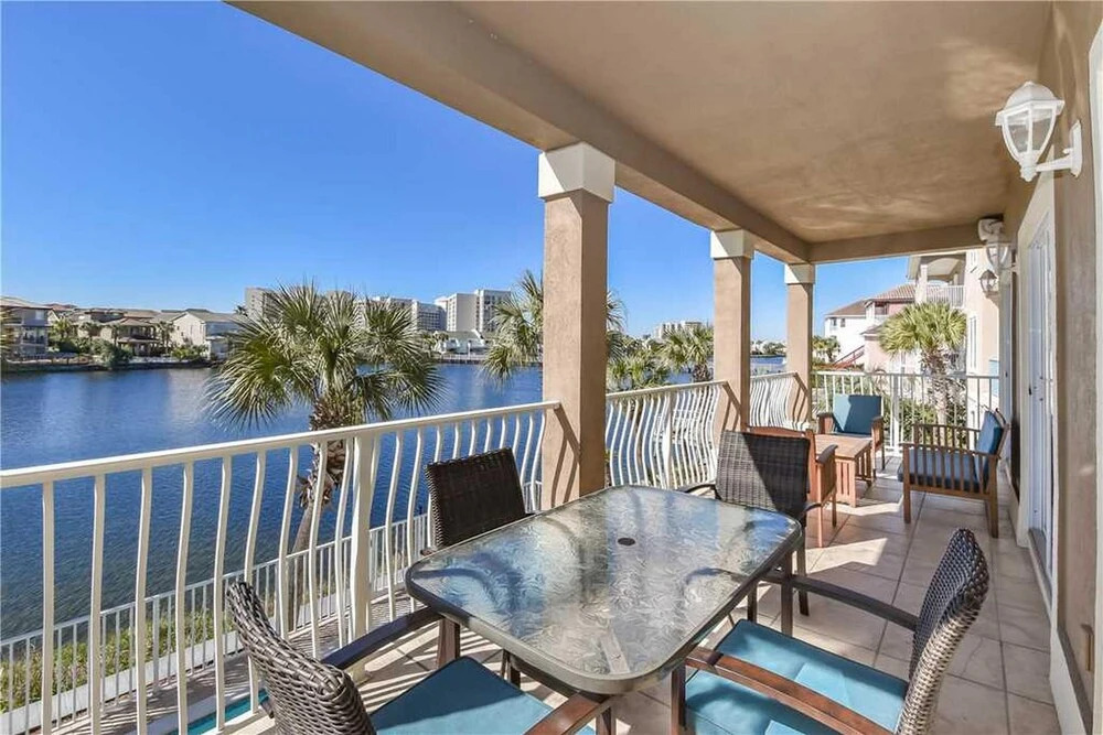 Bella Luna by Compass Resorts
