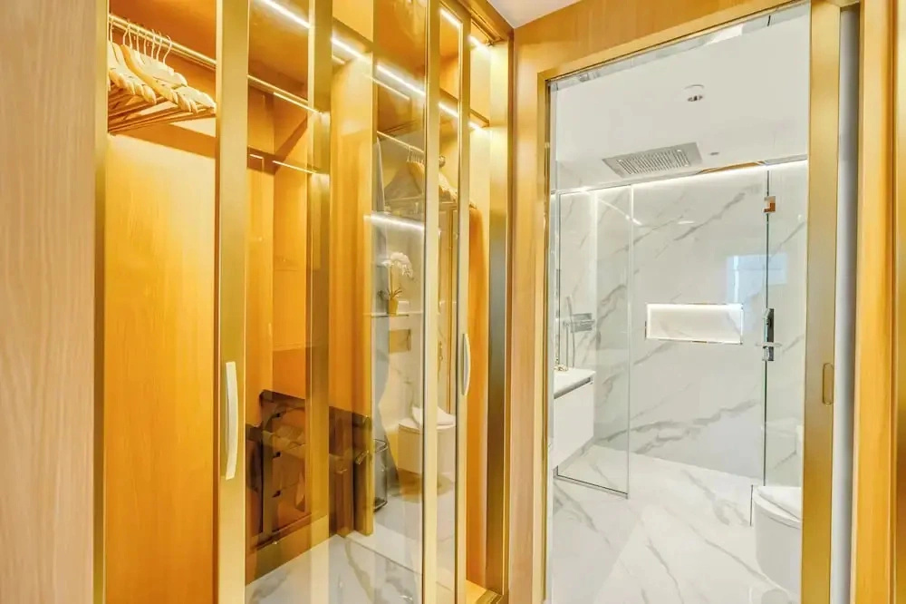 PVH - Studio - Emaar Fashion Avenue