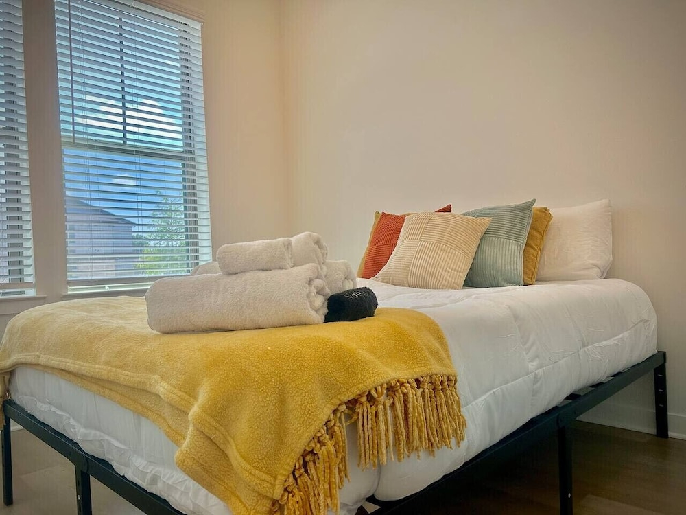 Modern&cozy, Washer/dryer, Pool,gym,workerfriendly