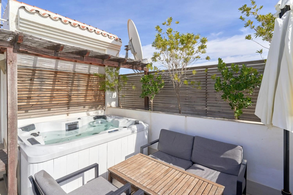 Luxury 1st floor apartment in Nerja