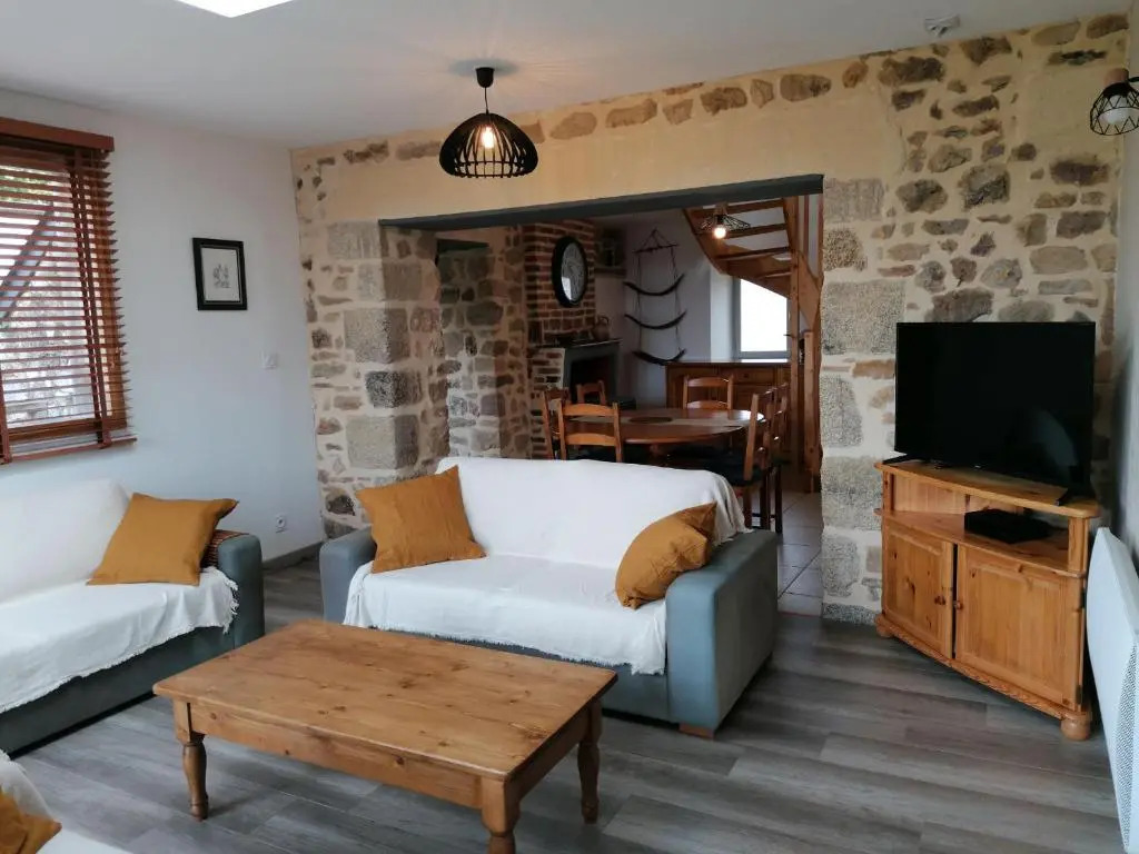 Gîte Sainte-Suzanne-et-Chammes, 4 pièces, 6 personnes - FR-1-600-151