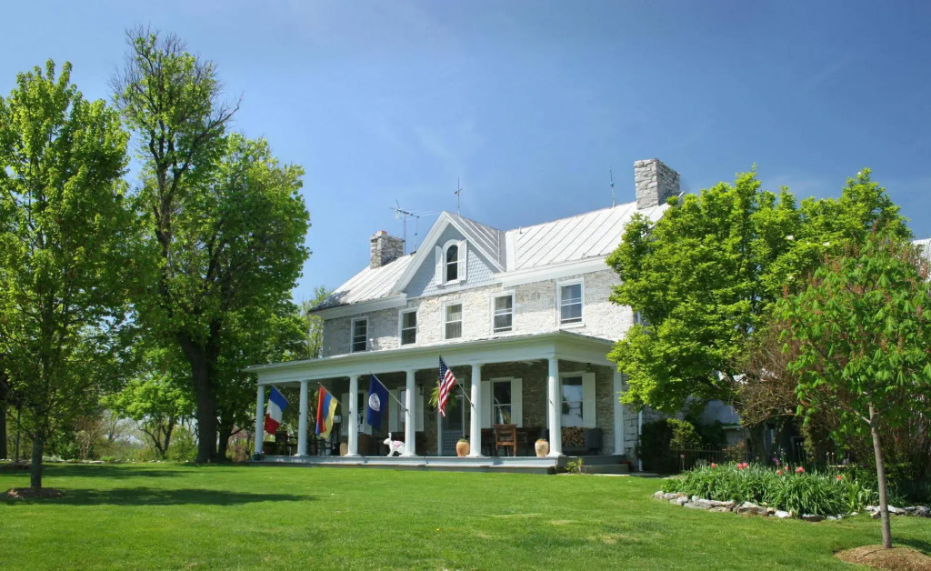 LAuberge Provencale Inn & Restaurant