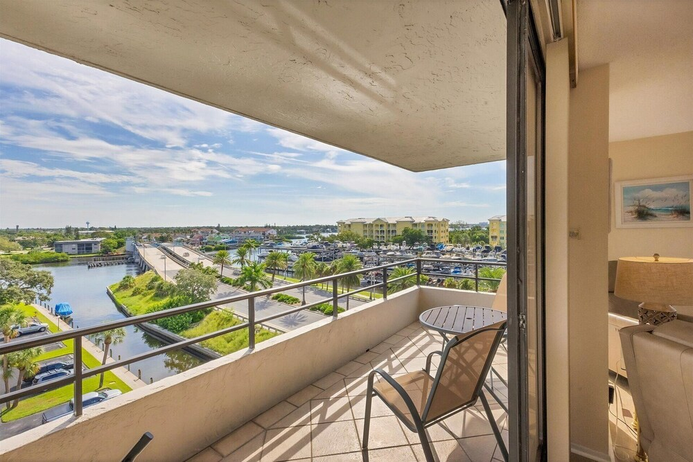 Anchorage Resort 7th Floor 2-bedroom Condo w Private Balcony Beach Access 0893