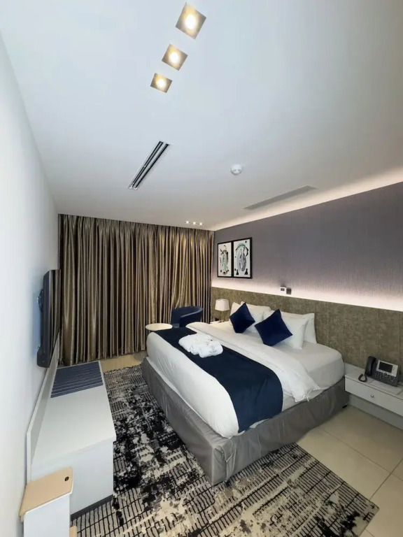 Blu Pearl Hotel & Residence