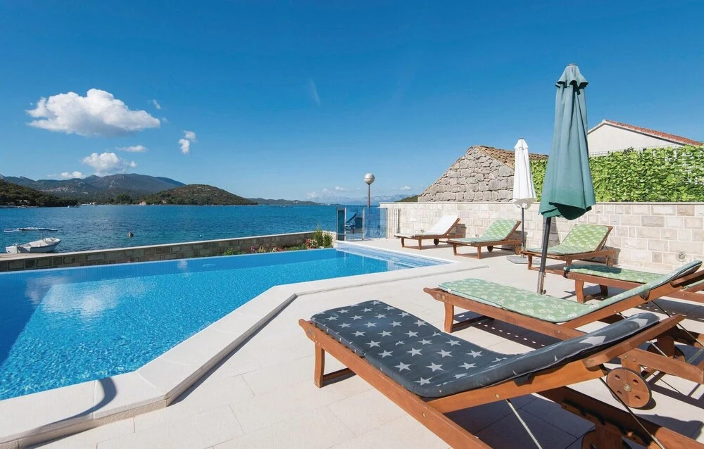 Awesome Home in Luka Dubrava With Wifi and 3 Bedrooms