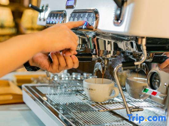 James Joyce Coffetel (Pu,er,high-speed rail station hotel ）