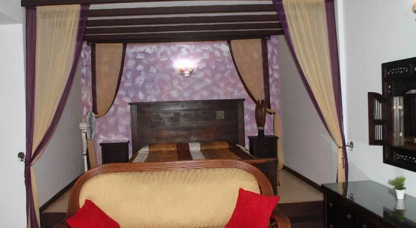 Solomon Beach Hotel