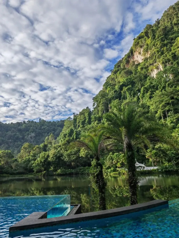 Mountain & Lake Views' Suite Cycas