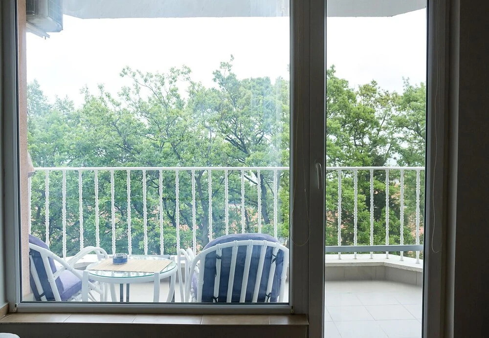 FM Luxury 1-BDR Apartment - Into the Woods