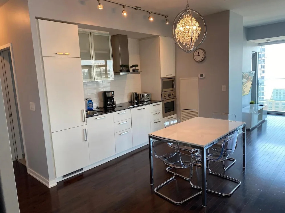 City View Suites - Near CN Tower