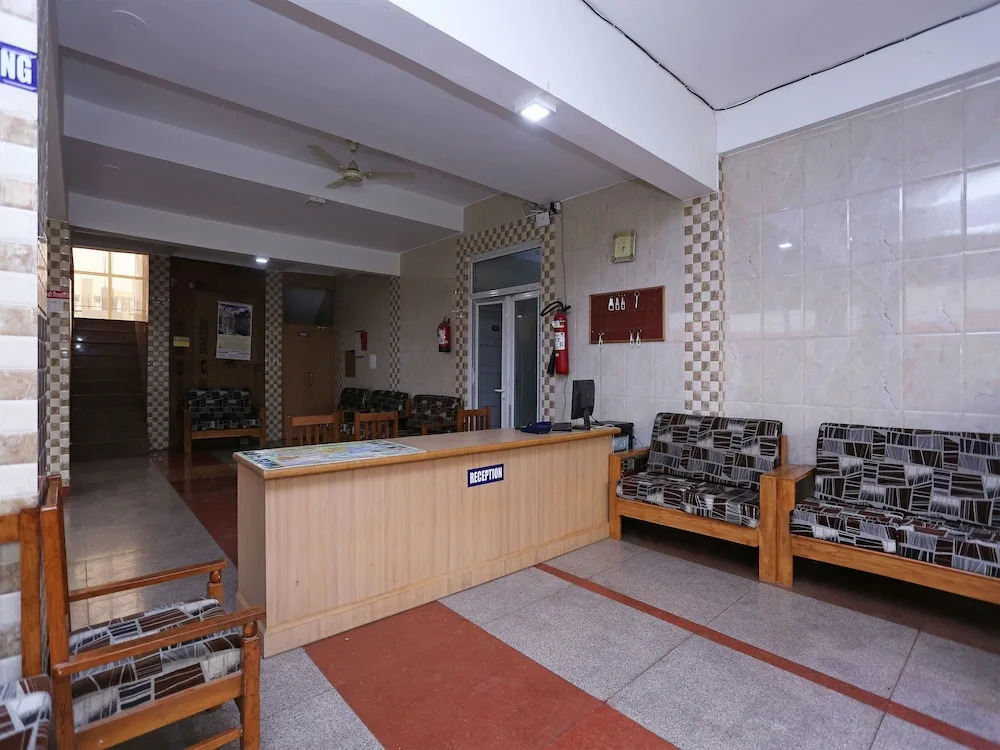 OYO 15681 Matri Neer