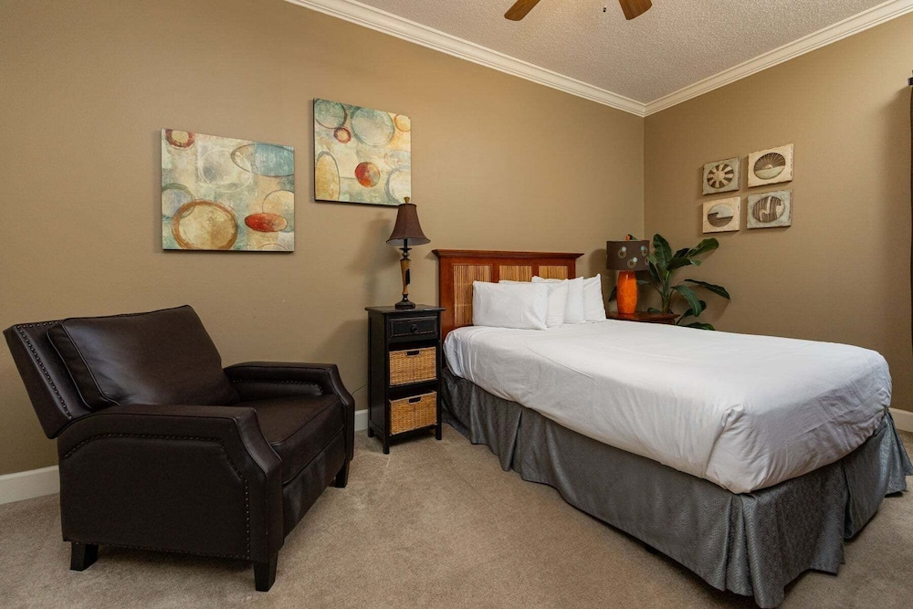 Phoenix West 1504 3 Bedroom Condo