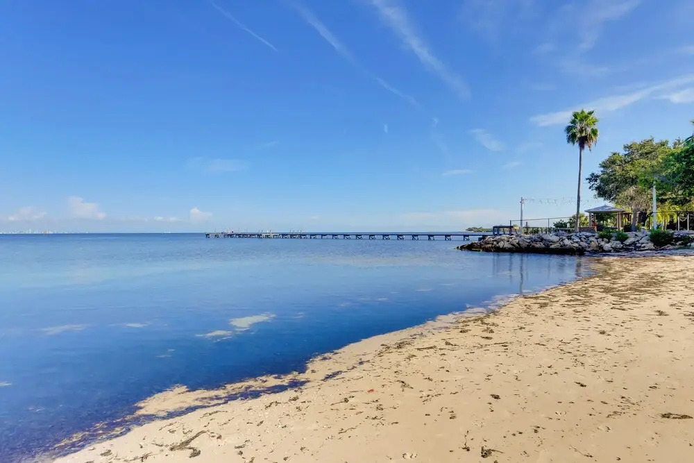 1 Mi to Beach: Coastal-zen Ruskin Retreat!