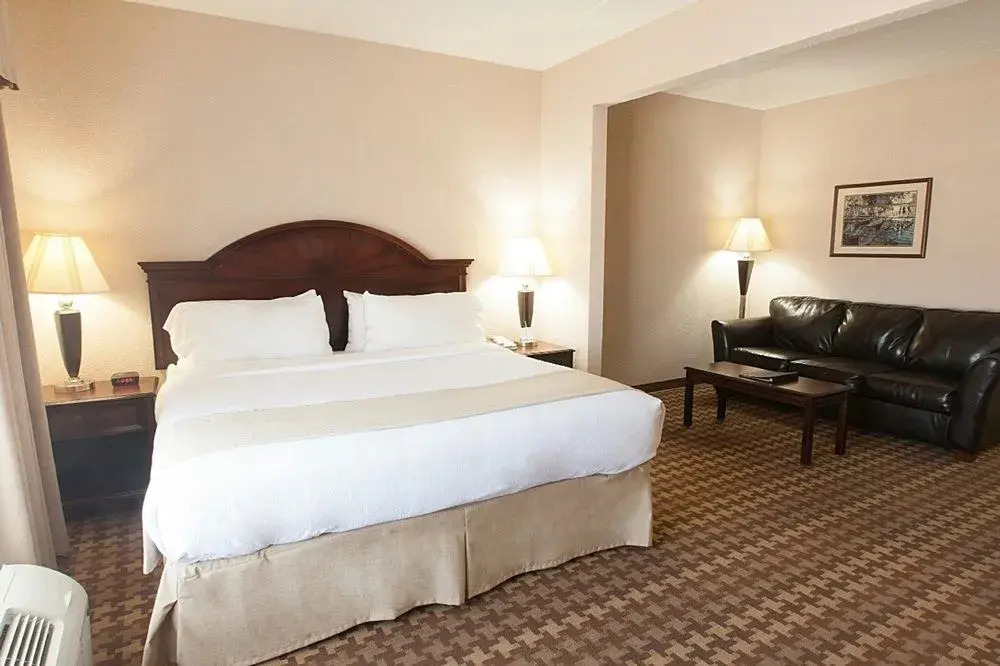 Holiday Inn Hotel & Suites Huntington-Civic Arena