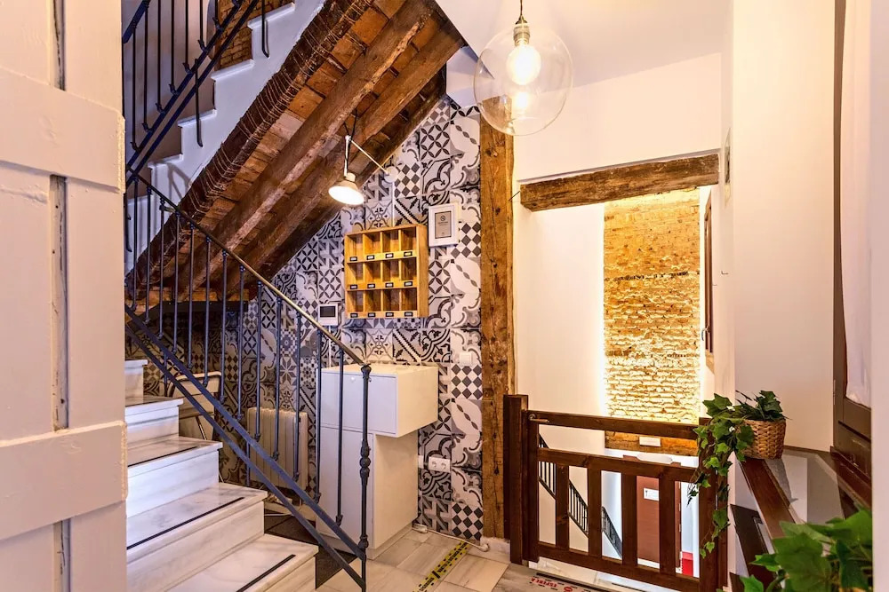 Charming One-bedroom Apartment Near the Cathedral Zacatin 302