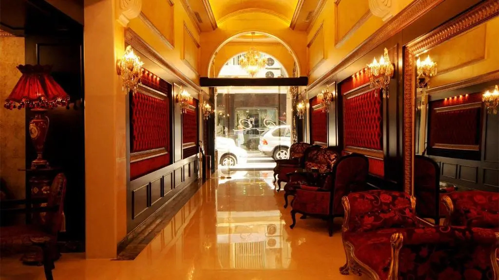 Queens Suite Hotel
