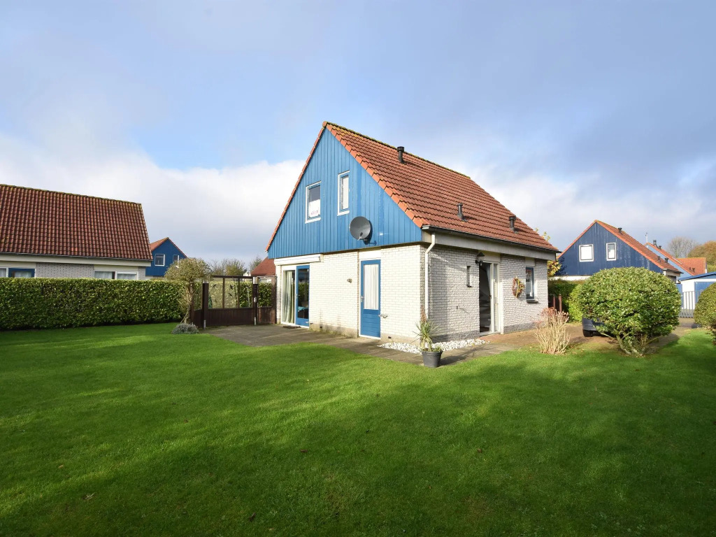 Pleasant Holiday Home in Kamperland near the Sea