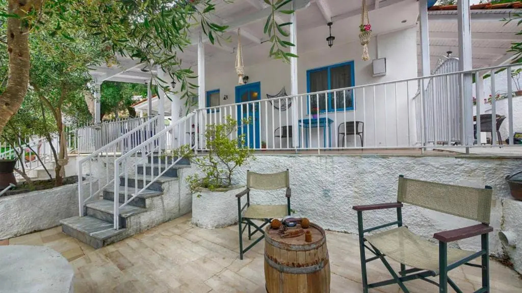 Feakia apartment 1
