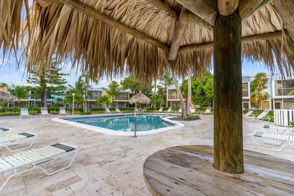 TOWER 2 MASTER SUITEs, 2 KINGS BEDS, MARINA