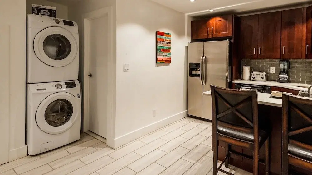 Newly Renovated Carriage House