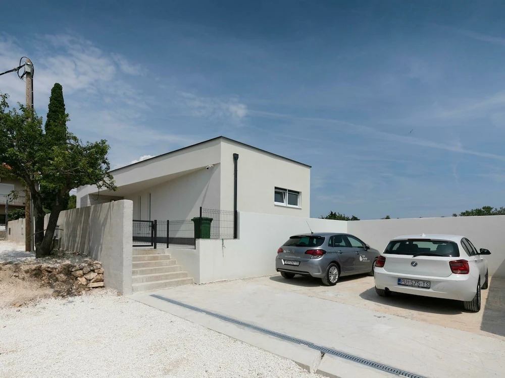 Detached Villa With Private Swimming Pool, 1.5 km From the Beach and 4 km From Pula