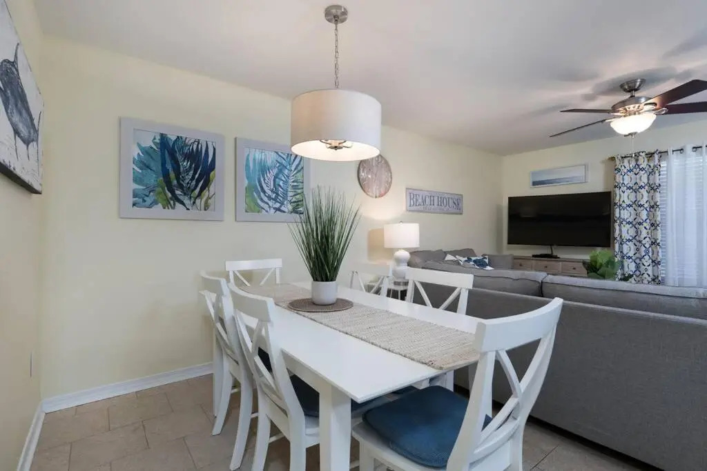 2bd 2ba 1st floor condo WALK TO BEACH