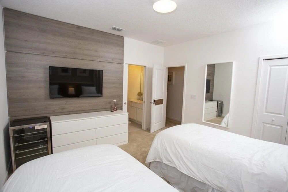 Brand New 15 Bed Home with Themed Room! Home