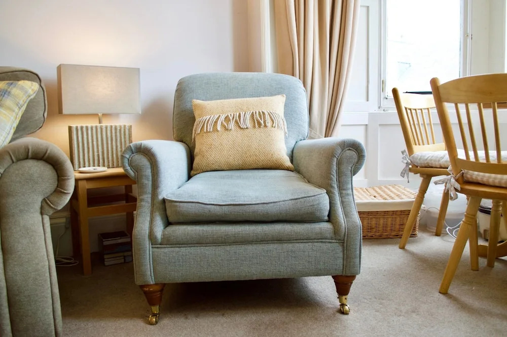 Traditional 2 Bedroom Apartment In Edinburgh