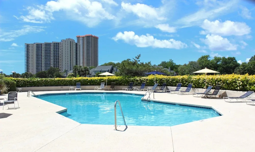 Spacious Villa Steps From Beach at Kingston!