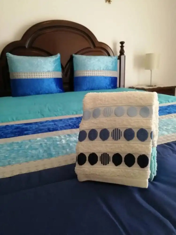 2 Bed Flat - Sleeps 5 - Parking - Wifi