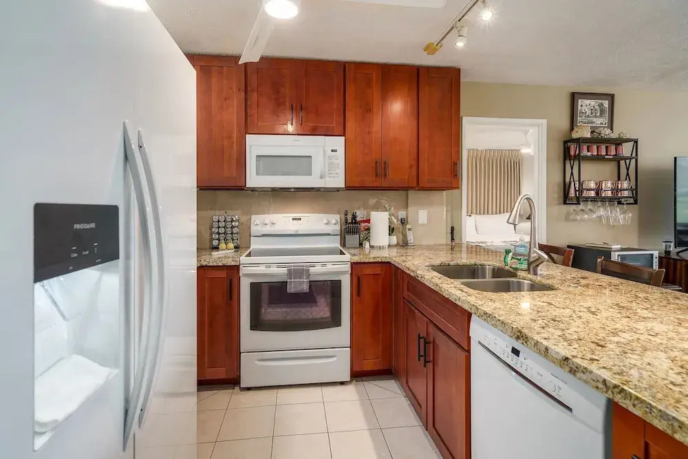 Haleakala Shores A-302 - Stunning Ocean Views, Beautiful Renovation, Wi-fi, & AC