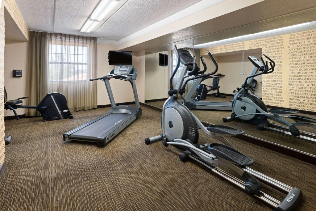 La Quinta Inn by Wyndham Pittsburgh Airport