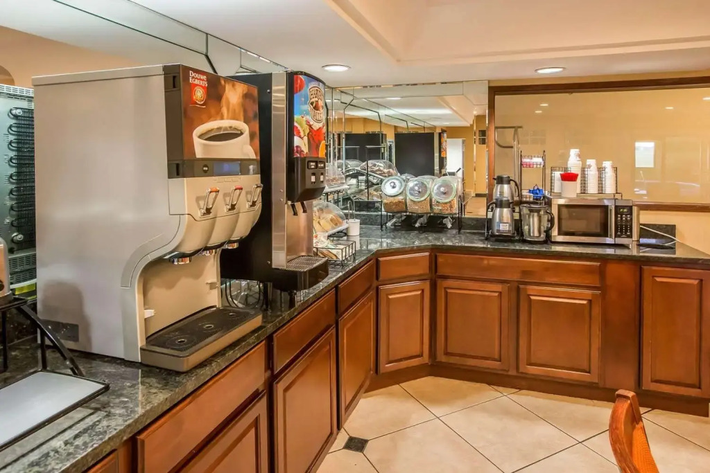 Econo Lodge Inn & Suites Monroe