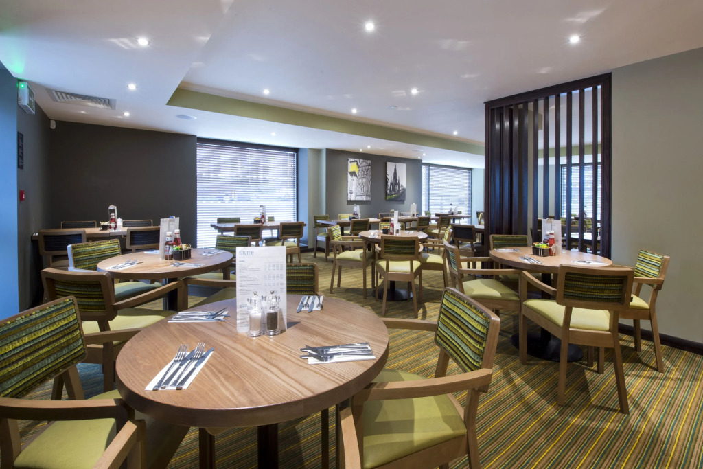 Premier Inn Edinburgh City Centre(York Place)
