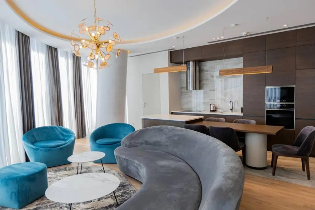 Luxury Hotel Apartment With Stunnig Views For 4