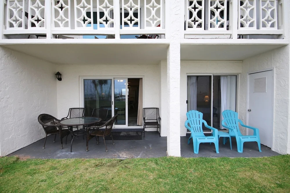 417 El Matador 2 Bedroom Condo by RedAwning