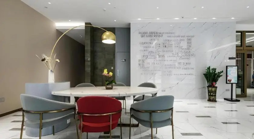 Magnotel Hotel (Dongxing Guomen Port)